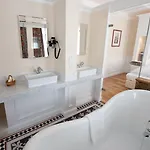 Weinberg-schloesschen 3*