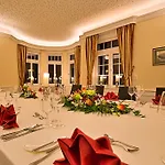 Weinberg-schloesschen 3*